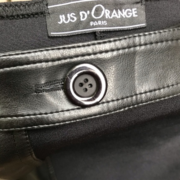 ADORABLE MINI SKIRT FROM FRANCE W/LEATHER ON SIDES - Picture 6 of 6